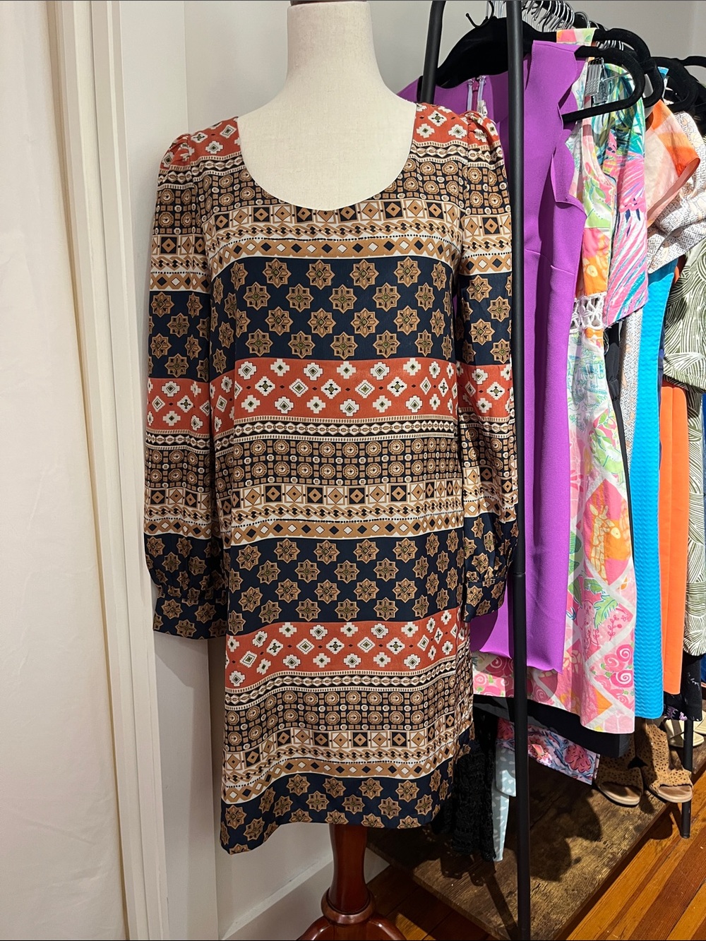 Tinley Road Long Sleeve Geometric Boho Shift Dress in Rust, Navy & Cream